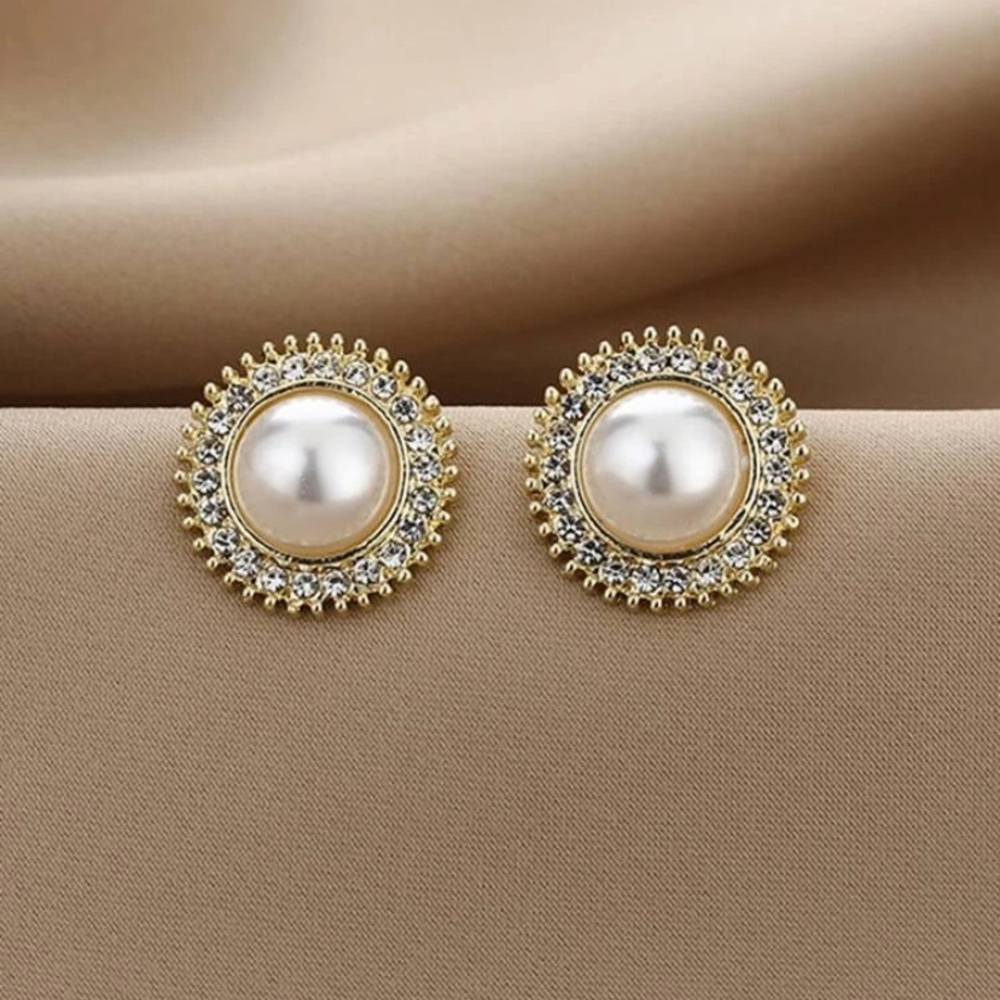 Faux Pearl Decor Stud Earring - Picture 1 of 2